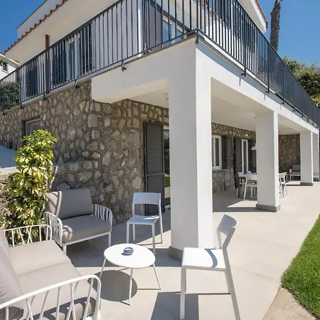 Villa Andrilla By Feeling Italy With Pool, Views, Concierge, In The Town Centre *