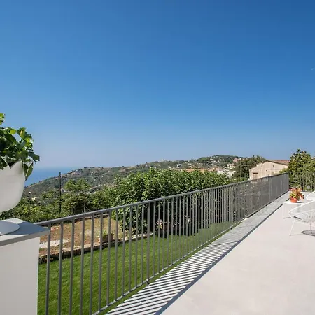 Andrilla By Feeling Italy With Pool, Views, Concierge, In The Town Centre * Massa Lubrense