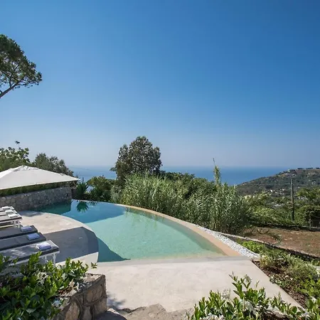 Villa Andrilla By Feeling Italy With Pool, Views, Concierge, In The Town Centre *