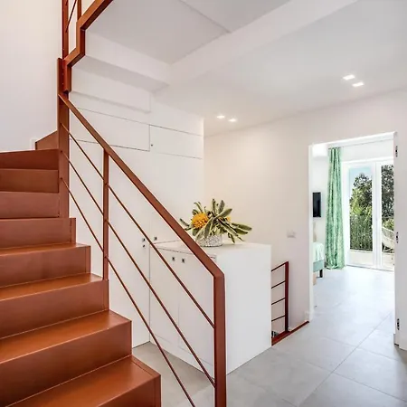 Villa Andrilla By Feeling Italy With Pool, Views, Concierge, In The Town Centre